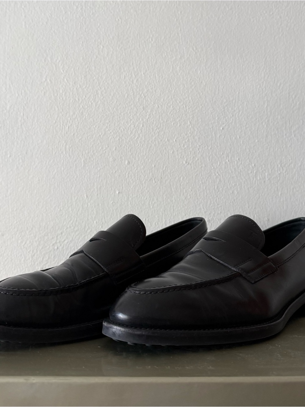 MENS TOD’S BLACK LOAFERS LEATHER SHOES SIZE 6.5